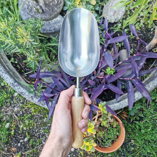 Potting scoop in garden